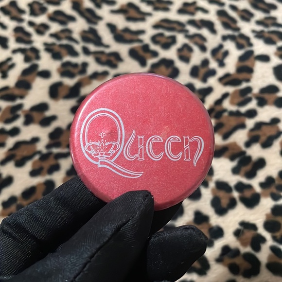 QUEEN 👑 Vintage Rock Band Button Pin Pinback Logo Collectible Freddie Mercury - Picture 6 of 8